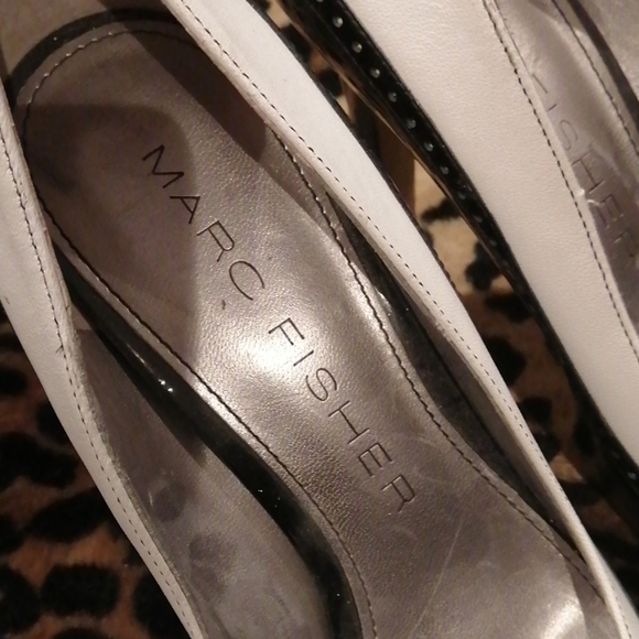 Ladies spats by marc Fisher - Picture 3 of 3